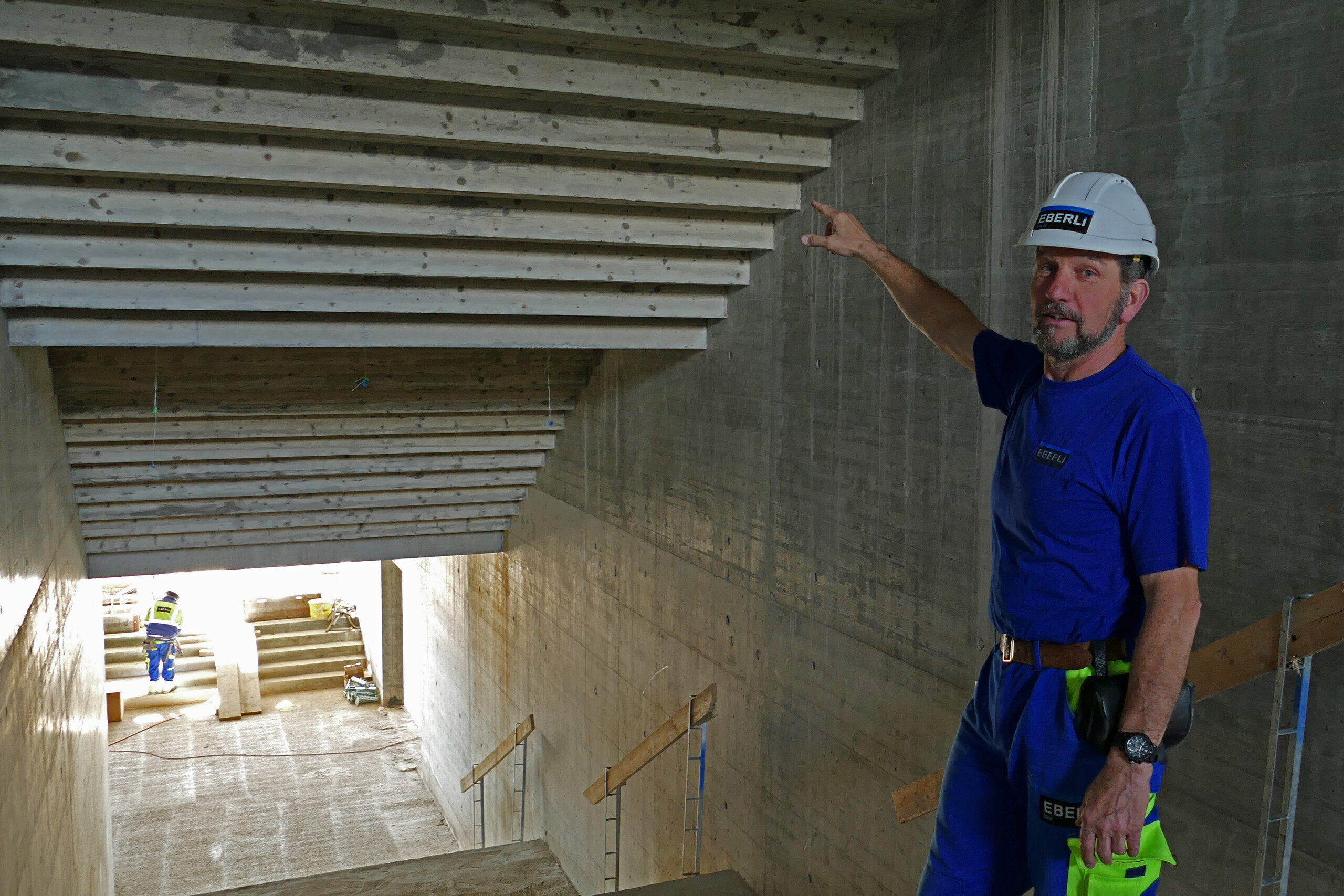 Pierre-Alain Gimmel bei der Arbeit als Polier auf der Eberli Baustelle.