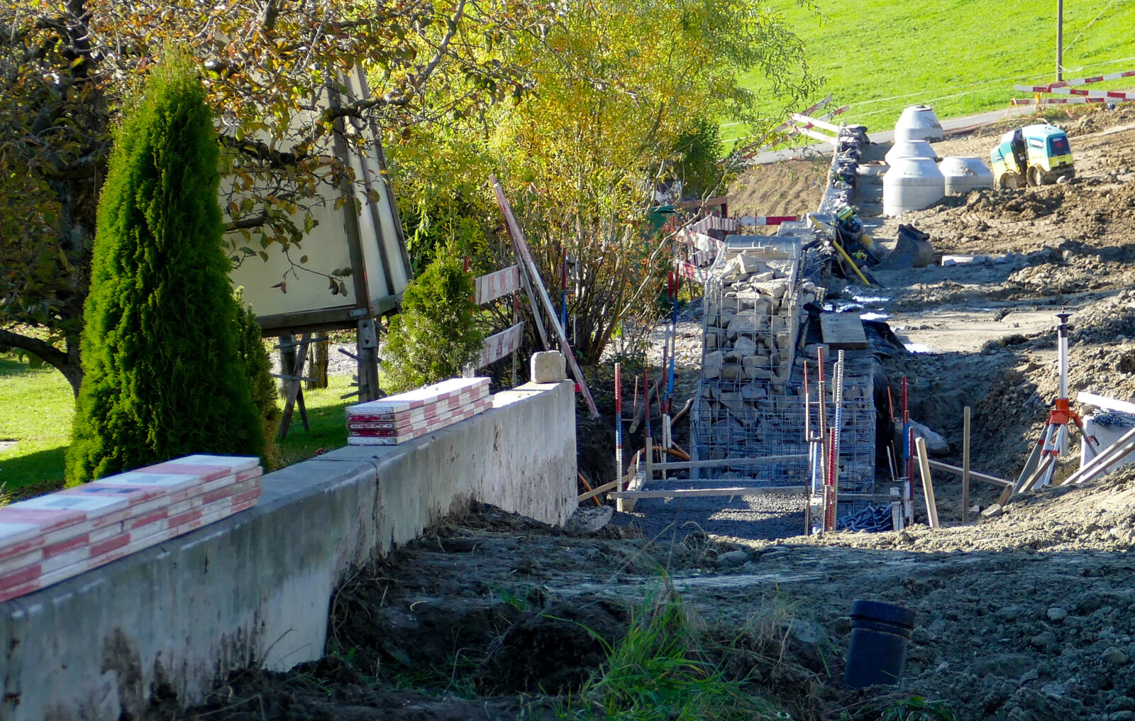 Wasserhaltung auf der Baustelle Sonnefeld in Ruswil.