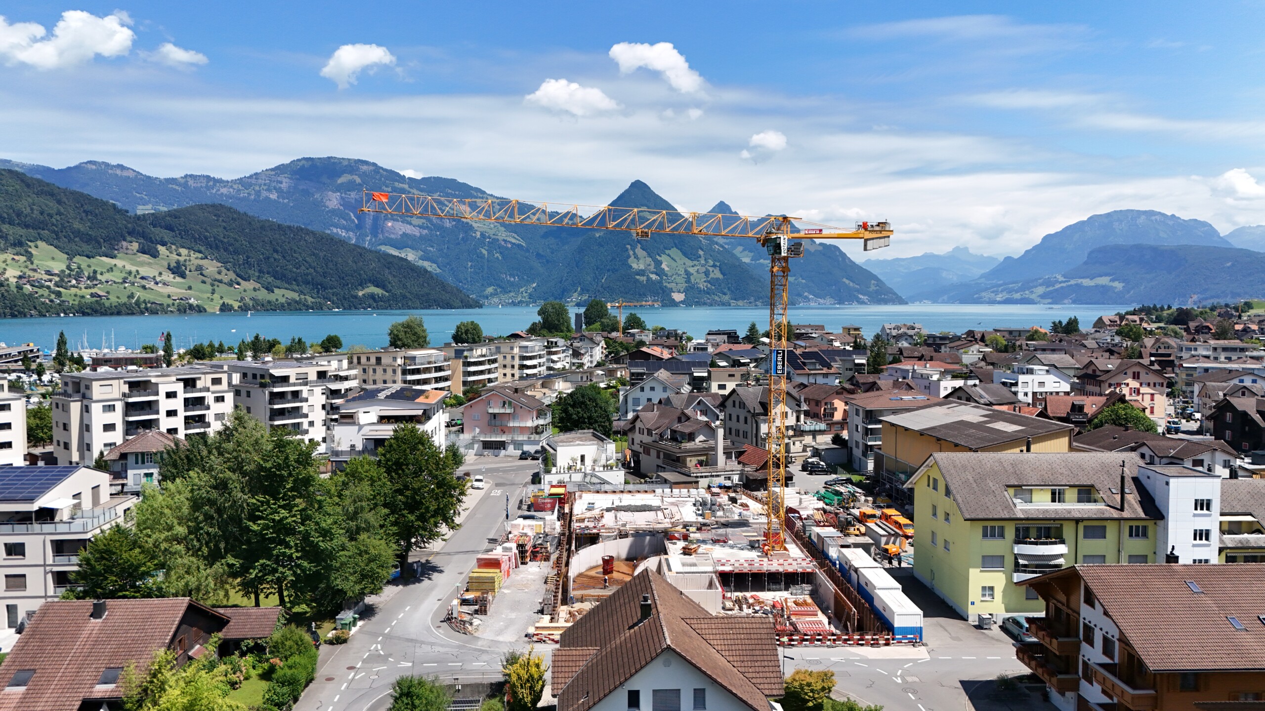 Mehrfamilien- und Gewerbehaus Buochs Baureferenz