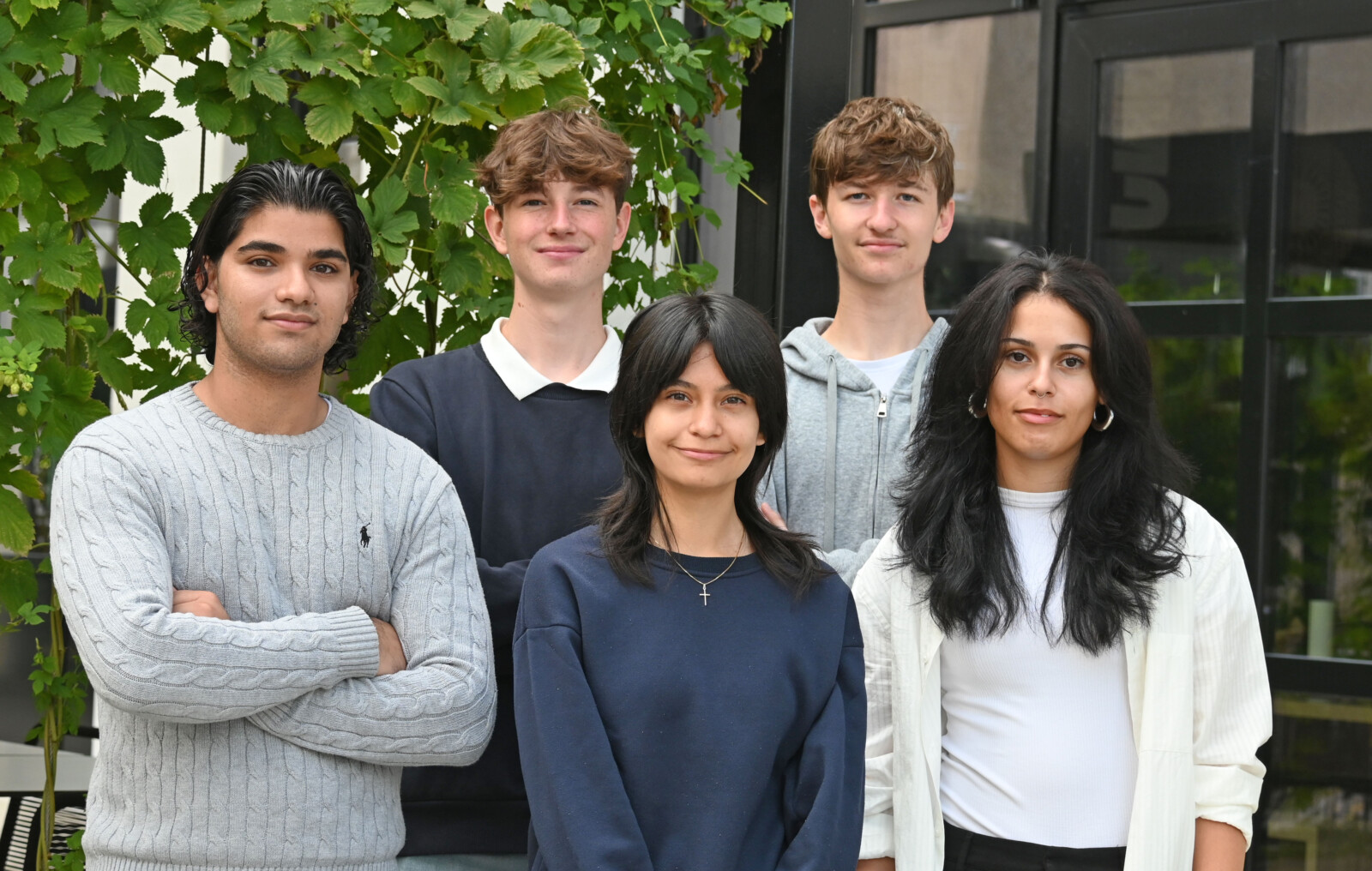 Suleman Mir, Luis Baumgartner, Lorin Odermatt, Sofia von Rotz, Lara Anderegg Gruppenbild Team KV-Lernende