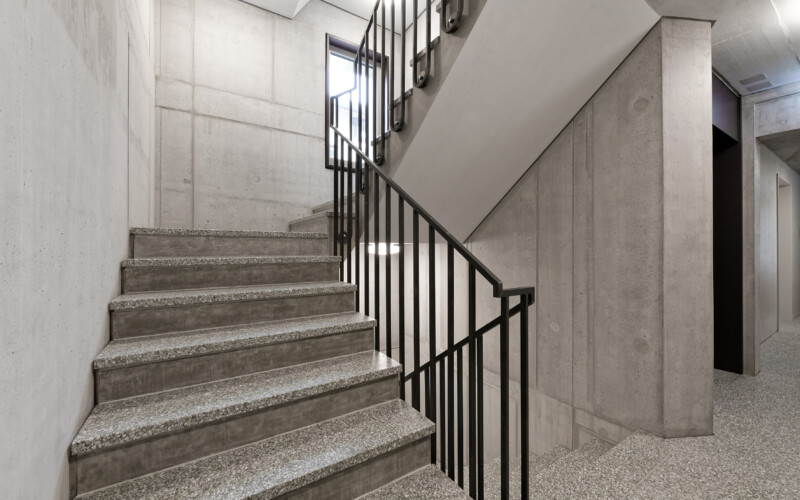 Dorf Hyyser Sarnen Treppenhaus Sichtbeton