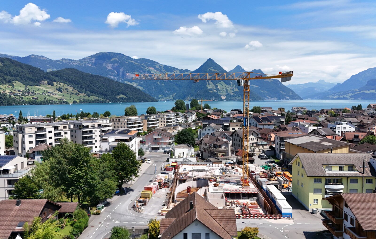 Mehrfamilien- und Gewärbehaus Pilatusstrasse Buochs