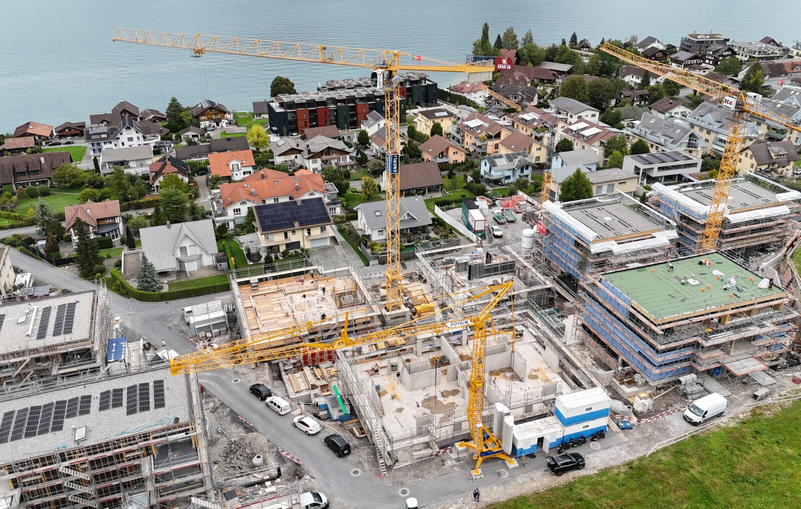 Drohnenaufnahme der Baustelle Seeblick in Beckenried.
